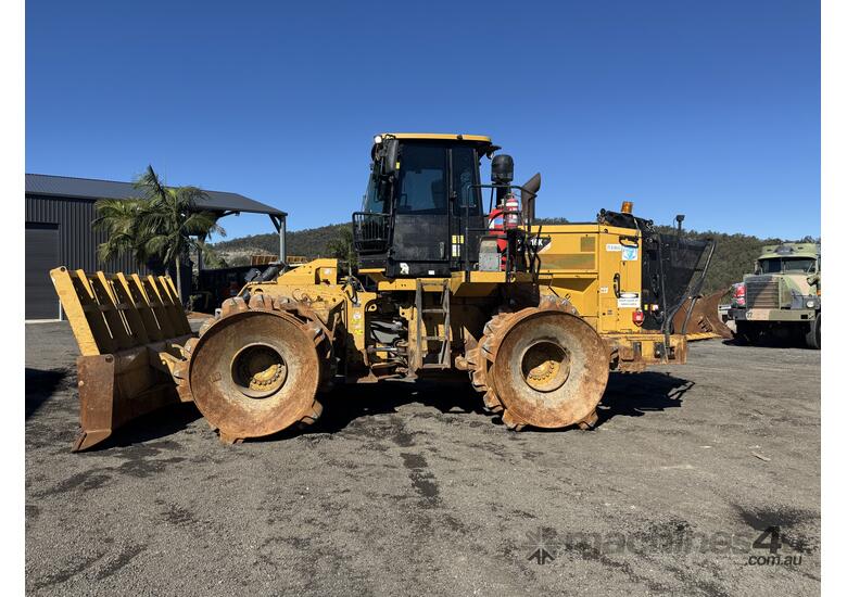 2017 Caterpillar 816K Trash Compactor