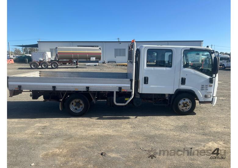 caption 2019 Isuzu NNR 45-150 Table Top