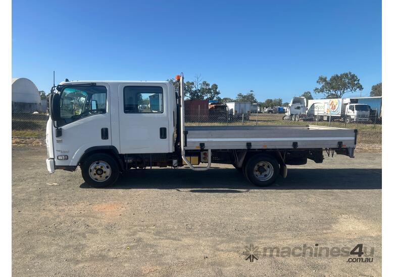 caption 2019 Isuzu NNR 45-150 Table Top