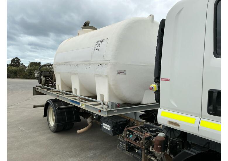 caption 2018 Isuzu FSR 140-260 Water Cart