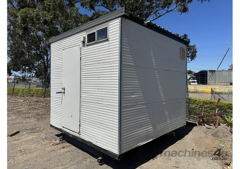 caption 1x Portable Ablution Block