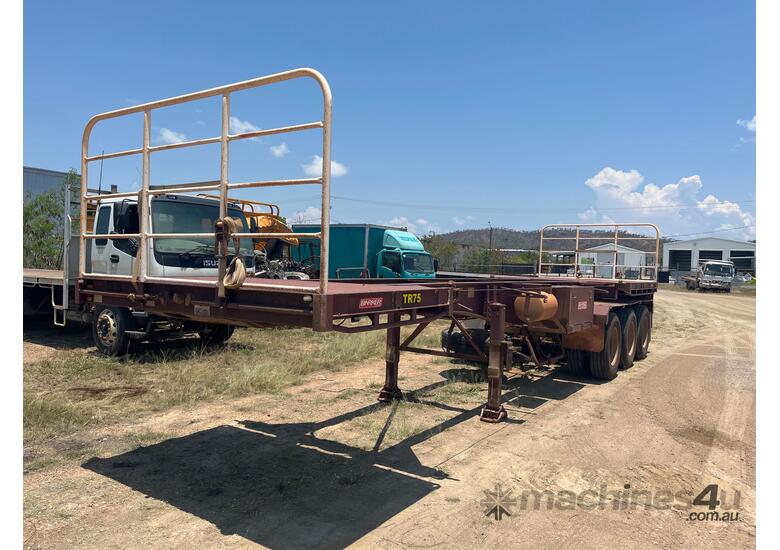 2017 Barker Heavy Duty Tri Axle Tri Axle Skel Trailer