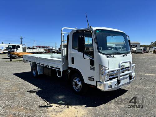 2013 Isuzu NPR 250/300 MED PREMIUM  Tray