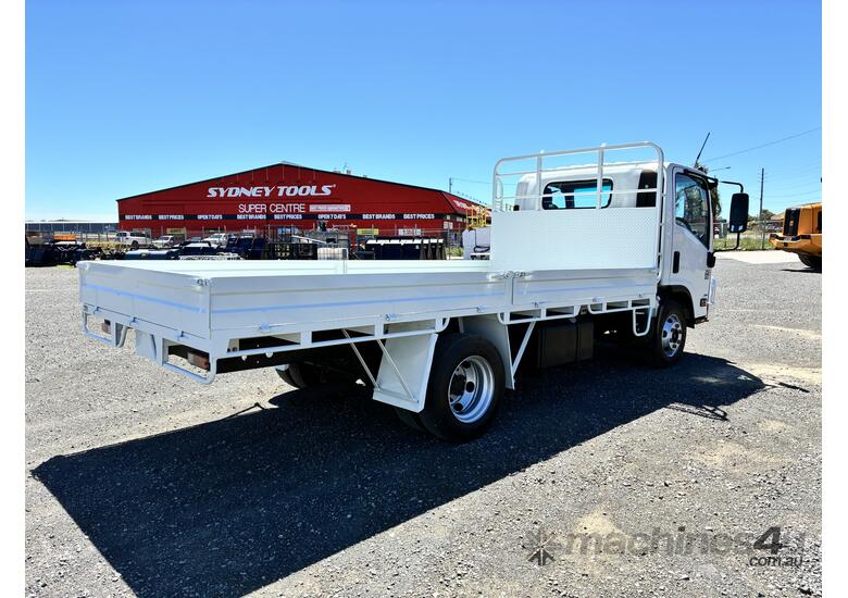 2013 Isuzu NPR 250/300 MED PREMIUM  Tray