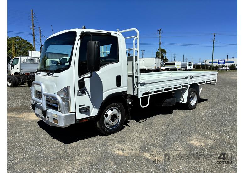 2013 Isuzu NPR 250/300 MED PREMIUM  Tray