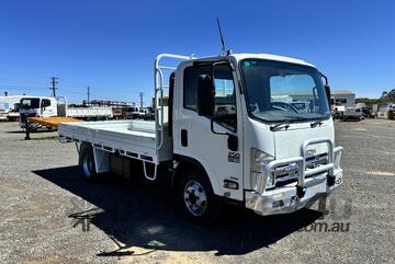 Isuzu 2013   NPR TRAYBACK TRUCK