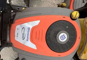 Husqvarna 2012   Ride On Mower