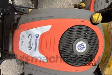 Husqvarna 2012   Ride On Mower