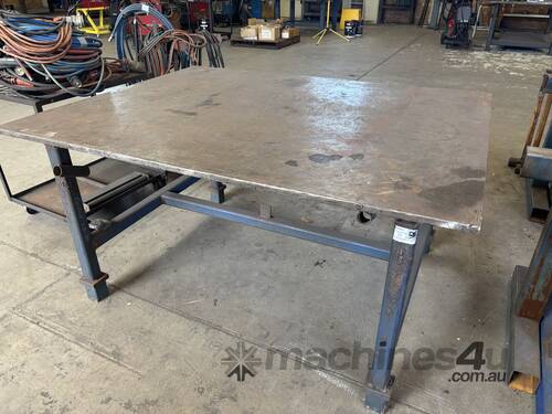 Heavy-Duty Workbench (5)