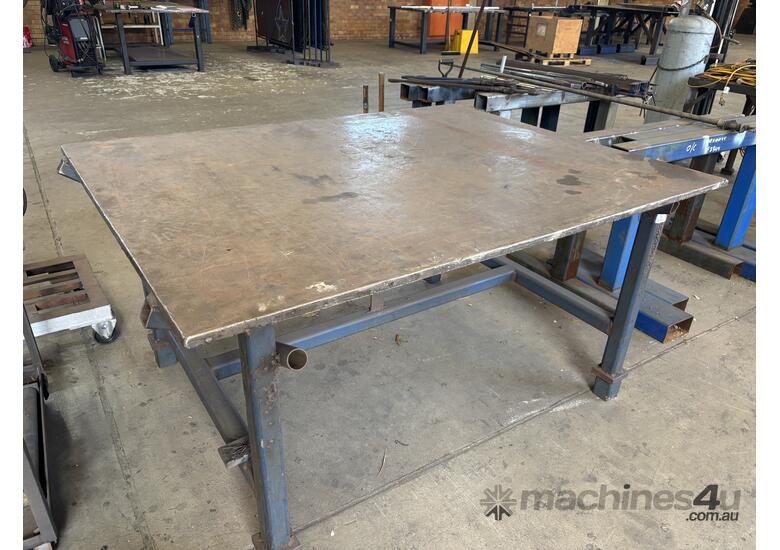 Heavy-Duty Workbench (5)