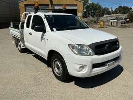 2011 Toyota Hilux SR 4x2 Extra Cab V6 Petrol W/Tailgate Loader - picture2' - Click to enlarge