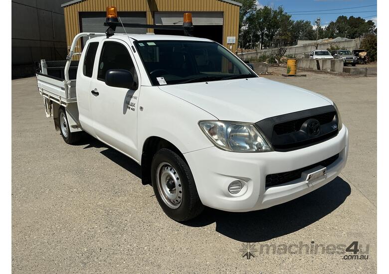 2011 Toyota Hilux SR 4x2 Extra Cab V6 Petrol W/Tailgate Loader