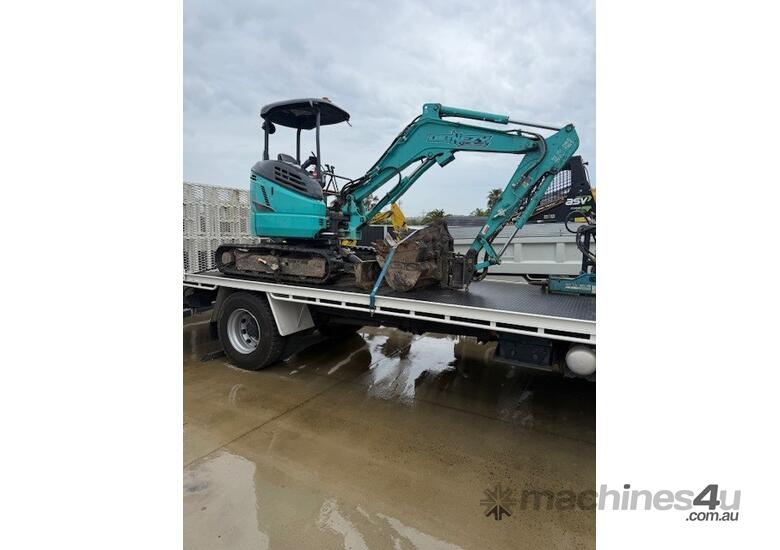 KOBELCO SK30SR-6 EXCAVATOR
