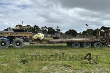 1980 Freighter Tri-Axle Low Loader