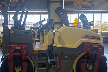 Dynapac CC1400 VI double-drum tandem asphalt roller