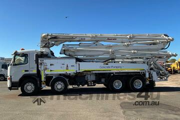 2005 Volvo FM9 Concrete Pump Truck