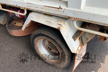2014 Isuzu NLR275 Short Tipper