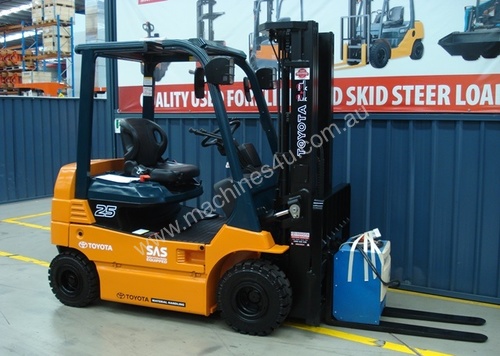 Toyota Forklifts 7FB25