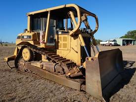 Cat D6R Series 2 XL - picture3' - Click to enlarge