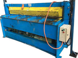 Guillotine Hydraulic Austral 2.5mm x 1900mm Sheet  - picture0' - Click to enlarge