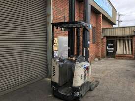 Crown  Reach Forklift Forklift - picture0' - Click to enlarge
