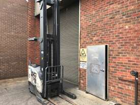 Crown  Reach Forklift Forklift - picture1' - Click to enlarge