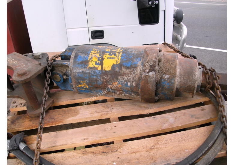 caption AUGER 15,000 series , 8ton to 15ton machines