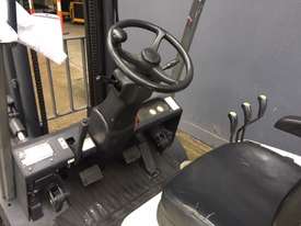 Crown LPG 2.5T CG25P Counterbalance Forklift - picture2' - Click to enlarge