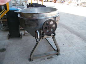 gas heated tilting kettle - picture0' - Click to enlarge