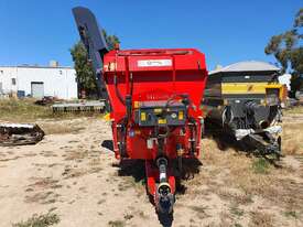 FARMTECH TYYKM-12 HORIZONTAL FEED MIXER + DUAL 3.0M & 1.0M ELEVATORS (12.0M3) - picture0' - Click to enlarge