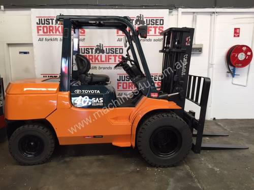TOYOTA FORKLIFTS 02-7FD40