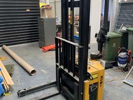 Sumi forklift Walkie Stacker - picture0' - Click to enlarge