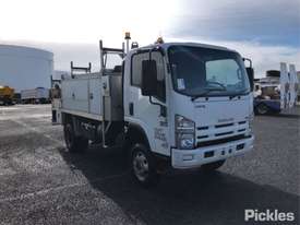 2010 Isuzu NPS300 - picture0' - Click to enlarge