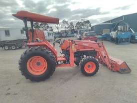 Kubota L4400 - picture0' - Click to enlarge