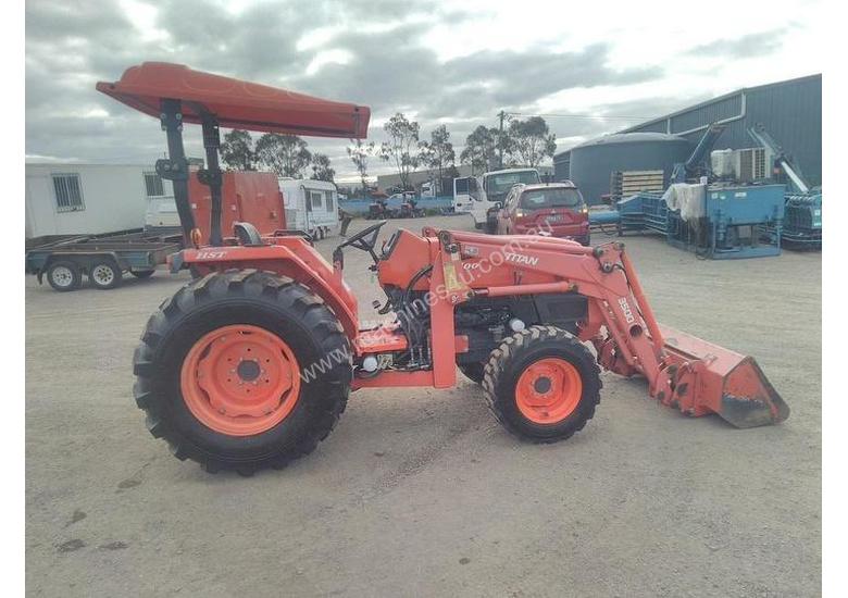 Used Kubota L4400 Tractor Buckets in , Listed on Machines4u
