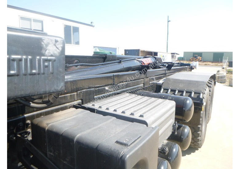 caption Renault Kerax Hooklift/Bi Fold Truck