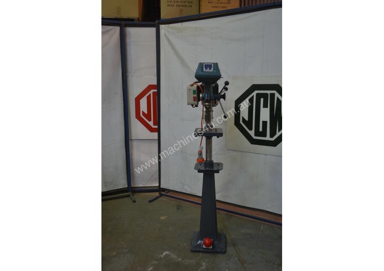 caption Waldown Pedestal Drill