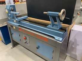 WOOD LATHE NEAR NEW CONDITION - picture0' - Click to enlarge