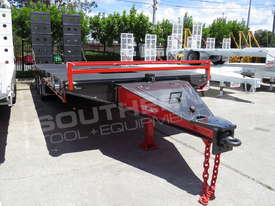 Interstate trailers ELITE Tri Axle 28 Ton Tag Trailer BLK & RED ATTTAG - picture0' - Click to enlarge
