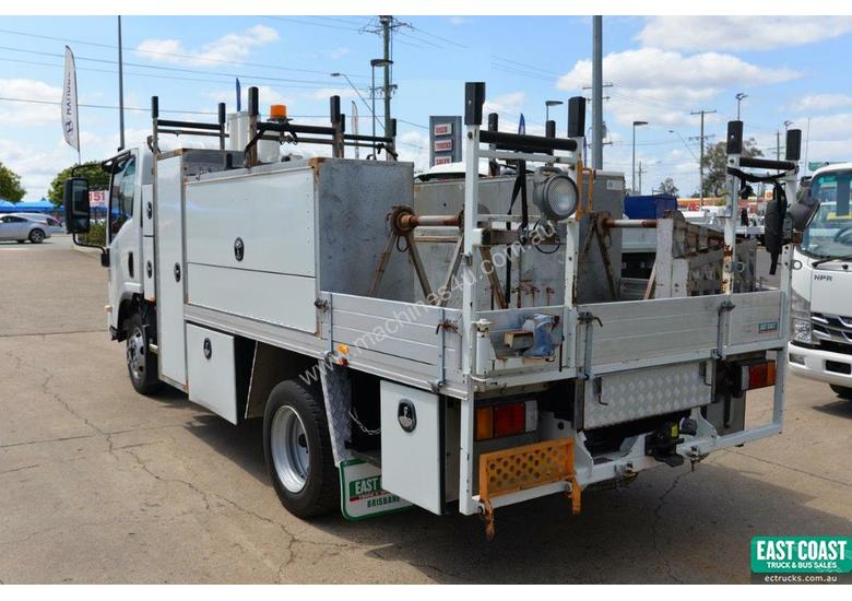 buy-used-2011-isuzu-npr-service-trucks-in-listed-on-machines4u