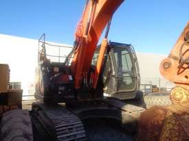Hitachi ZX225US-3 Excavator - picture0' - Click to enlarge