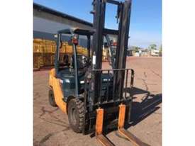 Toyota 8FG25, 2.5Ton (Lift 4.0m) LPG/Petrol Forklift - picture0' - Click to enlarge