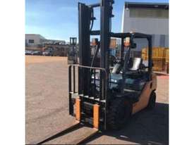 Toyota 8FG25, 2.5Ton (Lift 4.0m) LPG/Petrol Forklift - picture0' - Click to enlarge