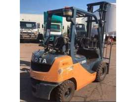 Toyota 8FG25, 2.5Ton (Lift 4.0m) LPG/Petrol Forklift - picture1' - Click to enlarge