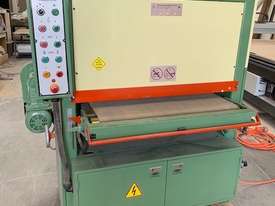 900 wide drum sander , 3 phase pneumatic rise and fall , Variable speed , in good condition - picture0' - Click to enlarge