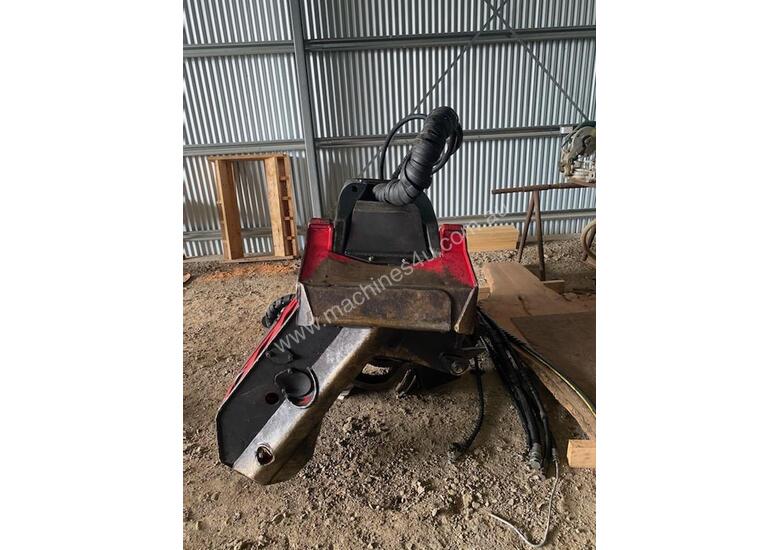 Used 2015 Waratah Waratah HTH618C 18 Debarking Processor with Topping