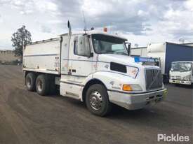 2002 Volvo NH12 - picture0' - Click to enlarge