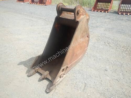600mm Excavator Bucket to suit Cat 25 Hitch, Pins 80mm, Ears 330mm, Centers 470mm