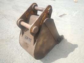 600mm Excavator Bucket to suit Cat 25 Hitch, Pins 80mm, Ears 330mm, Centers 470mm - picture1' - Click to enlarge