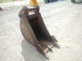 600mm Excavator Bucket to suit Cat 25 Hitch, Pins 80mm, Ears 330mm, Centers 470mm - picture2' - Click to enlarge